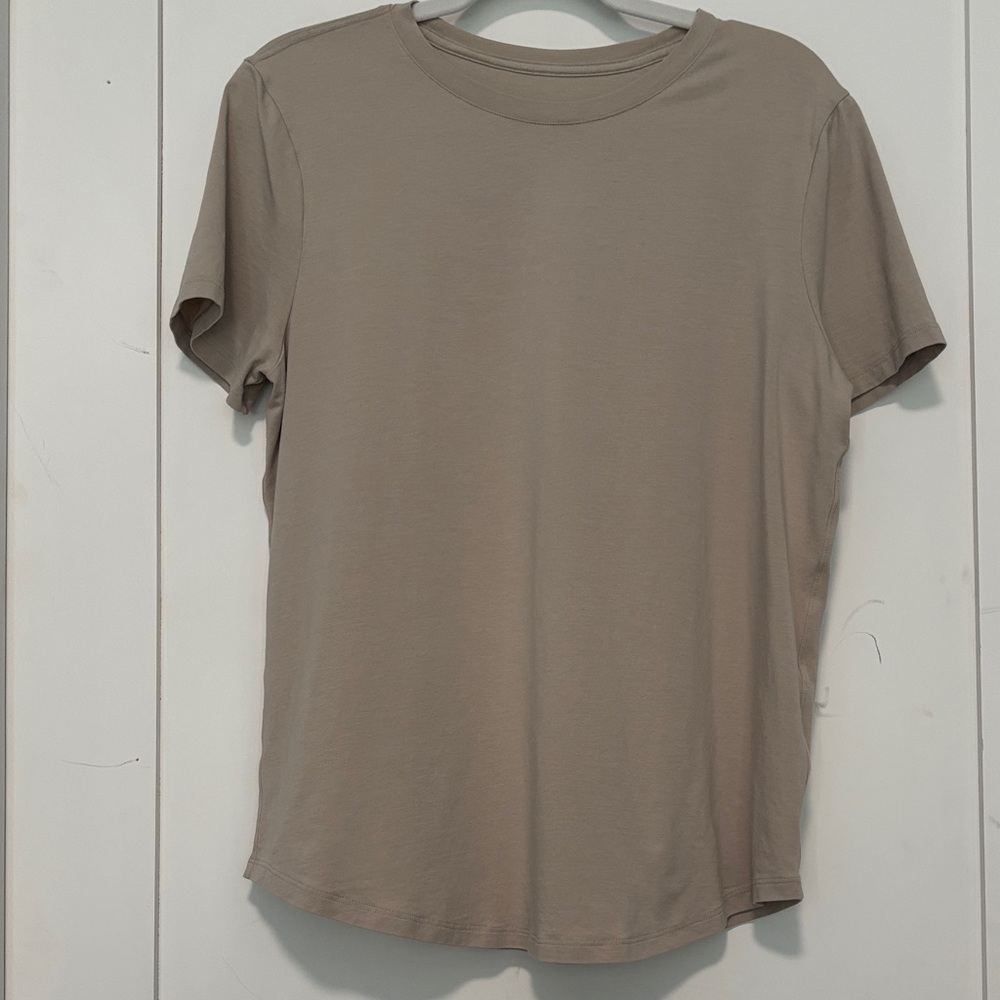 lululemon athletica Taupe Short Sleeve Tee